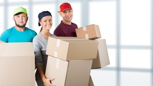 Local removal van service near Rotherhithe riverside homes